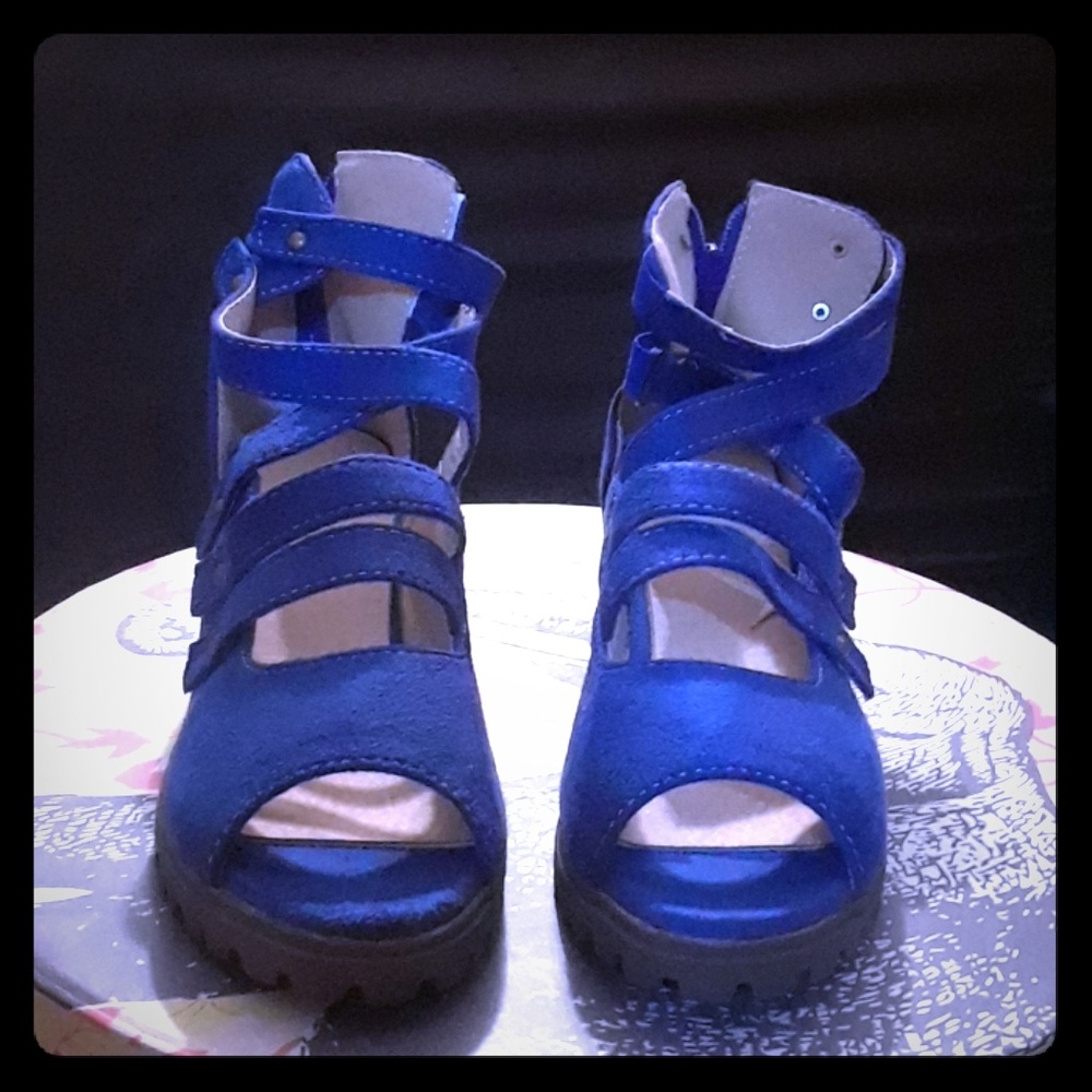 NEW. Trendy blue strappy slip on sandals.